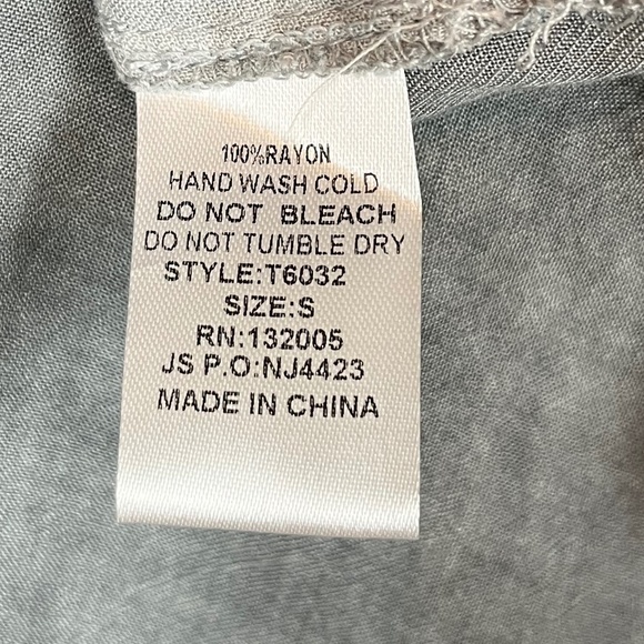 Entro Boho Stressed Gray Tie V-Neck Long Sleeve Blouse; Size Small - Picture 9 of 11